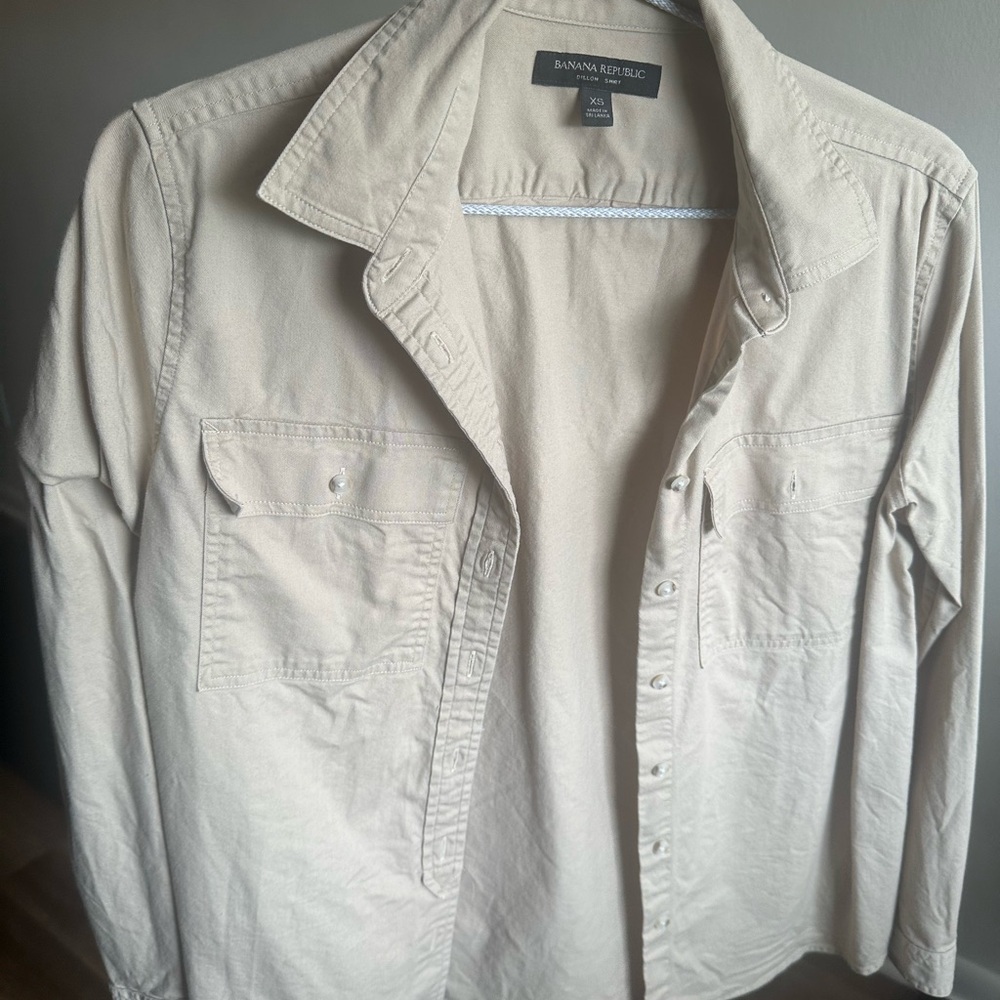 Banana Republic Tan Button Down Shirt Lightweight Relaxed Fit
